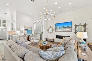 TV - Beautiful three-story house with spacious balcony, full kitchen and shared pool (Port Aransas)