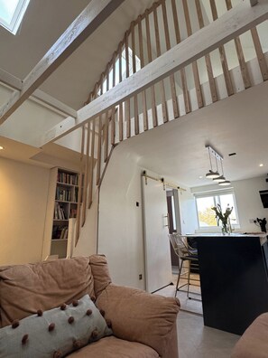 Living area - Little Rozel Retreat | Hot Tub, Swim Spa | Close to Town and Nature (East Grinstead)