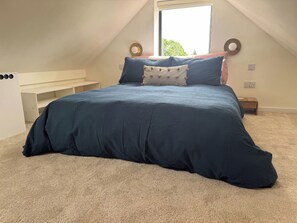Iron/ironing board, WiFi, bed sheets - Little Rozel Retreat | Hot Tub, Swim Spa | Close to Town and Nature (East Grinstead)