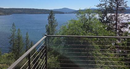 Lakeview Retreat Stunning Views Close to Downtown CDA 2 bed 2 bath