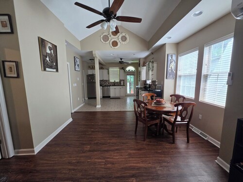 Modern 2br apt walking distance to the T