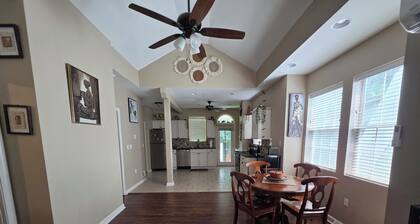 Modern 2br apt walking distance to the T