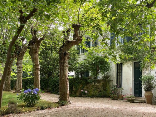 La Grange House, a charming property with a pool - Sleeps 10 - 5 Cantons