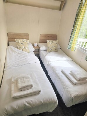 3 bedrooms, WiFi - Coastal Escape in Crantock | Pool & Near Beaches (Newquay)
