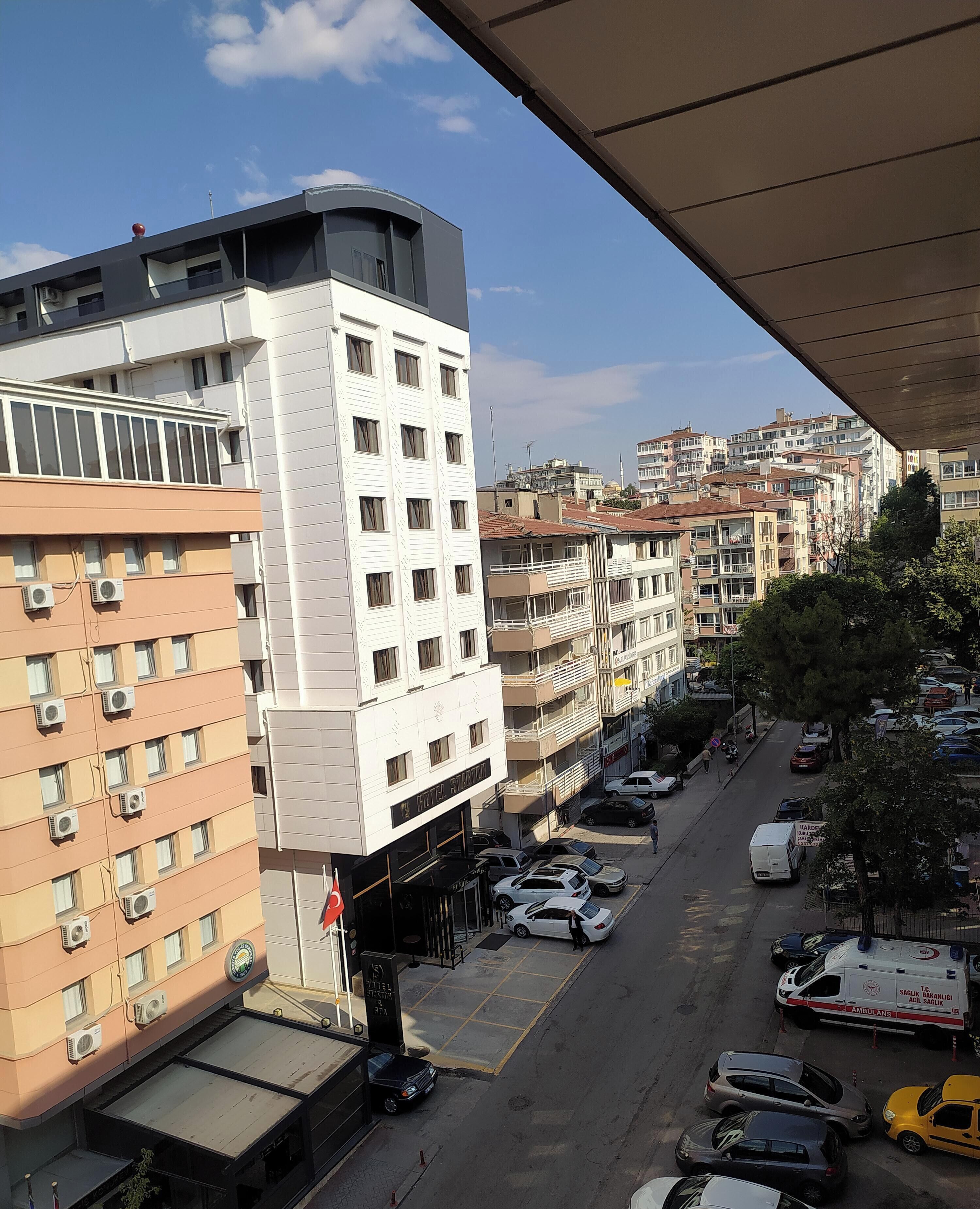 Habitación clásica con 2 camas individuales, vista a la ciudad | Vista desde la propiedad