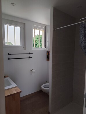Bathroom - Vrbo Property (Groix)