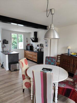 Dining - Vrbo Property (Groix)