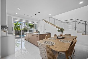 Dining - The Venice Hideaway- 4BR Pool Oasis (Fort Lauderdale)
