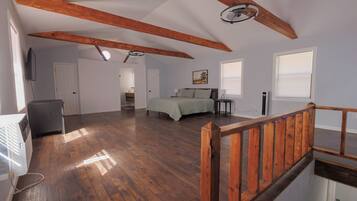 4 bedrooms, iron/ironing board, WiFi, wheelchair access