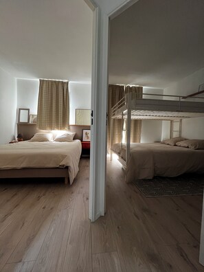 Travel cot, Internet, bed sheets - Vrbo Property (Soulac-sur-Mer)