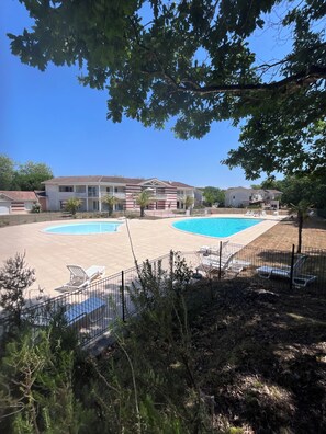 Outdoor pool - Villa 52: A Relaxing Duplex Between the Pool and the Beach (Soulac-sur-Mer)