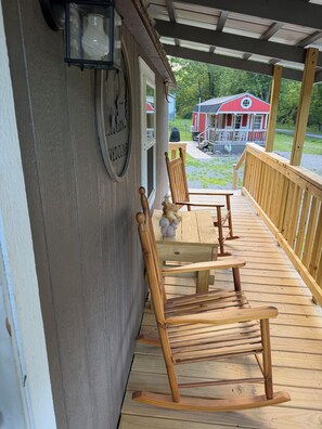 Outdoor dining - The White Tail (Bluefield)