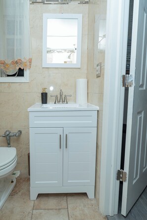 Bathroom - Cozy Brooklyn Retreat w/Parking + Backyard Oasis (BROOKLYN)