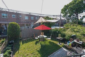 Outdoor dining - Cozy Brooklyn Retreat w/Parking + Backyard Oasis (BROOKLYN)