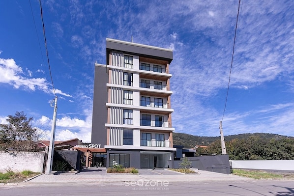 Basic Apartment | Exterior