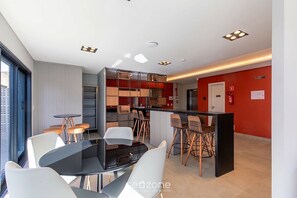 Basic Apartment | Dining