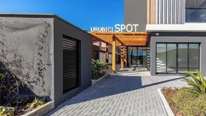 A modern building with a sign reading 'URUBICI SPOT'. - Modern Apt. W/city View in Urubici Ust0409 (Urubici)