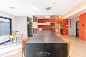 Basic Apartment | Dining