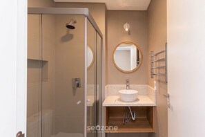 Departamento básico | Baño | Regadera 