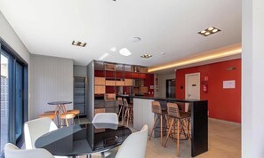 Basic Apartment | Dining