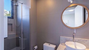 Basic Apartment | Bathroom