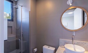 Basic Apartment | Bathroom