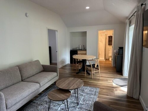 Hawthorne Suite at The Grove on Lake Moraine