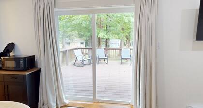Cozy 2-bedroom cabin in peaceful Hamilton - #9 Hawthorne Suite