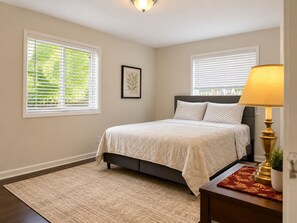 Room - Charming 3-bedroom house in lovely Silver Spring with AC (Silver Spring)