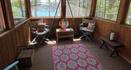 Beautiful 3 bed/2bath updated cabin w sandy swimmable frontage & great fishing