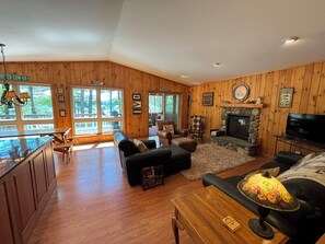 TV, DVD player - Beautiful 3 bed/2bath updated cabin w sandy swimmable frontage & great fishing (Eagle River)