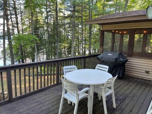 Outdoor dining - Beautiful 3 bed/2bath updated cabin w sandy swimmable frontage & great fishing (Eagle River)