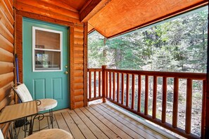 Terrace/patio - Quiet Log Cabin Retreat Near Trails & Town (Cloudcroft)