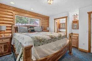 Desk, iron/ironing board, travel cot, WiFi - Quiet Log Cabin Retreat Near Trails & Town (Cloudcroft)