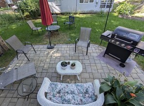 Outdoor dining - Delightful 3-bedroom, spacious house with lake access in charming Standish (Standish)