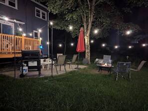 Outdoor dining - Delightful 3-bedroom, spacious house with lake access in charming Standish (Standish)