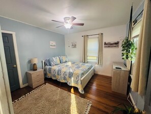 WiFi, bed sheets - Delightful 3-bedroom, spacious house with lake access in charming Standish (Standish)