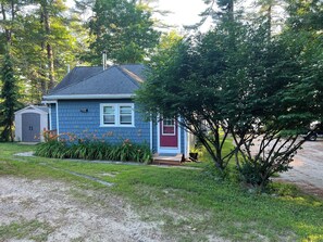 Exterior - Delightful 3-bedroom, spacious house with lake access in charming Standish (Standish)