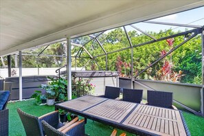 Outdoor dining - 6 Bedroom 4 Bathroom Jacuzzi Pool House FLL Airport Hard Rock Casino Beach (Hollywood)