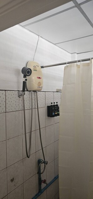 Hair dryer, towels, soap, toilet paper - Room and Motorbike 12/2 (Ao Nang Krabi)
