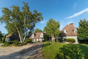 Exterior - Trek & Relax: Countryside Home w/Hot tub+Water Views+Fishing+Grill+Campfire+ (Chenoa)