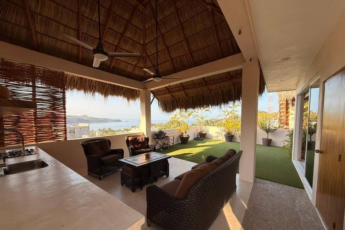 Loft panorámico, 1 habitación, se aceptan mascotas, vista al mar | Área de sala de estar