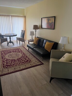 Living area - Spacious 3-bedroom condo in serene Wellington with air conditioning (Wellington)