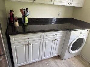 Interior - Spacious 3-bedroom condo in serene Wellington with air conditioning (Wellington)