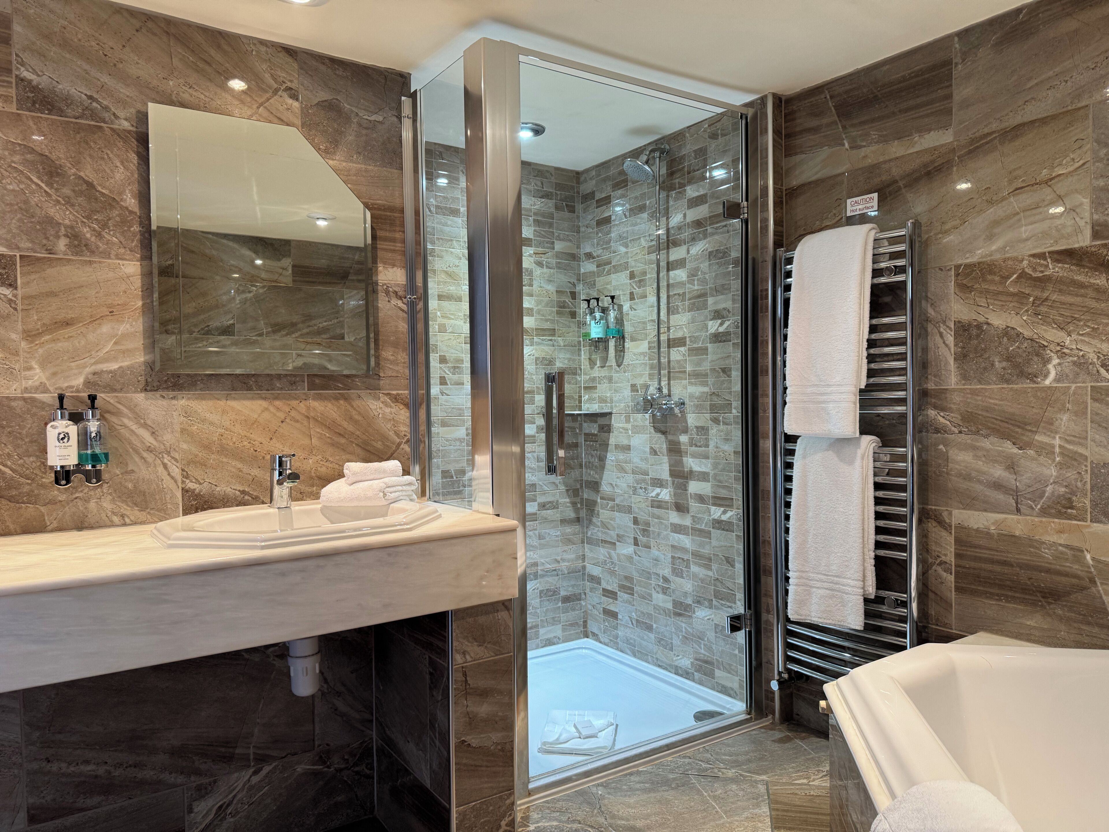 Deluxe Double Room | Bathroom