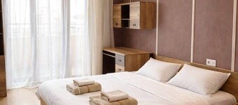 Premium 2BR Sea View Luxury Suite Center