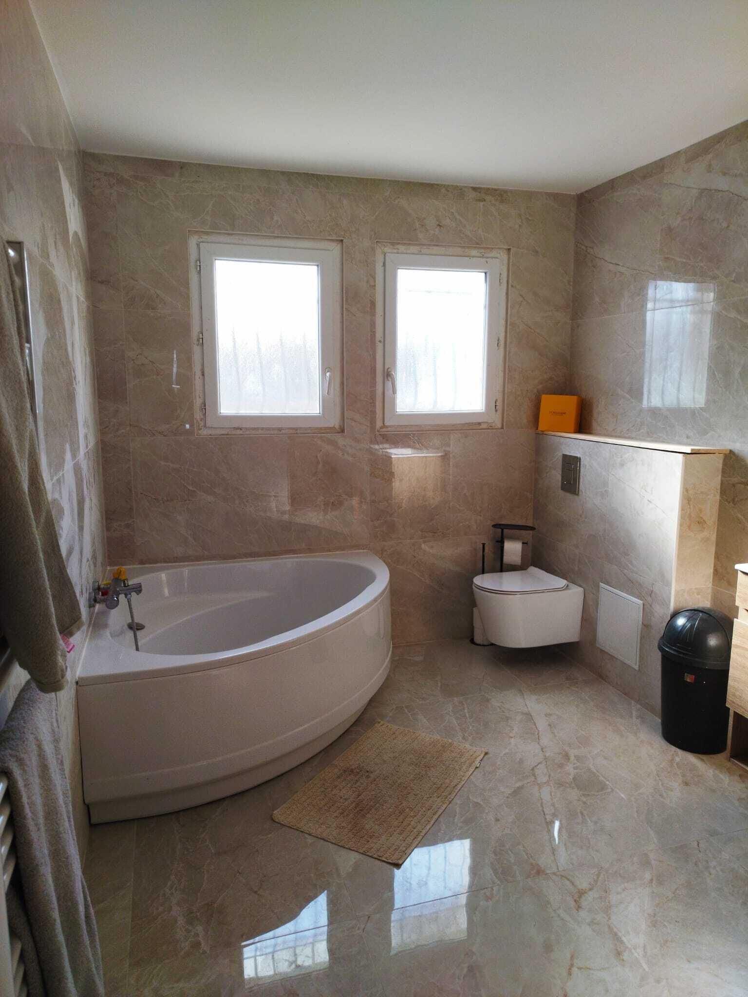 Een douche, toiletpapier