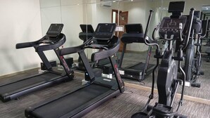 A gym with treadmills, ellipticals, and other cardio equipment. - Casa De Lago - 2 bed luxury Lekki Phase 1, parking/secure/24/7 Electric (Lekki)