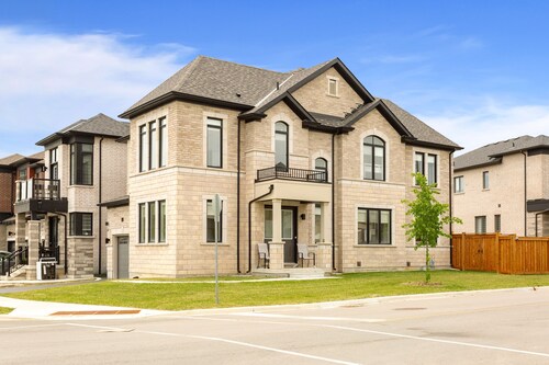 Countryside Meet City - New Luxe 4BR Cozy Home in Caledon - EV Charger and More