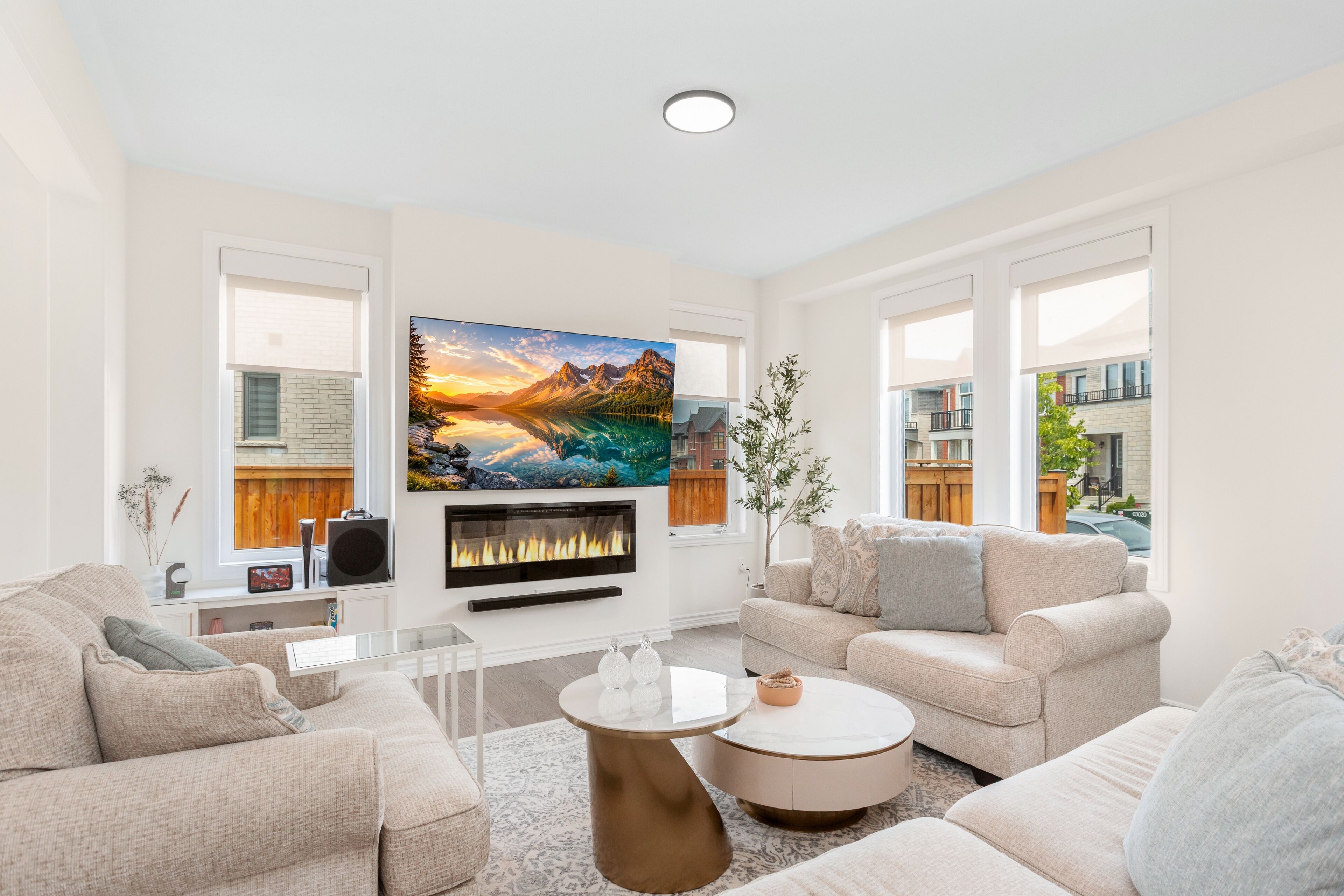 Smart-TV, Kamin, Videospiele, Videothek
